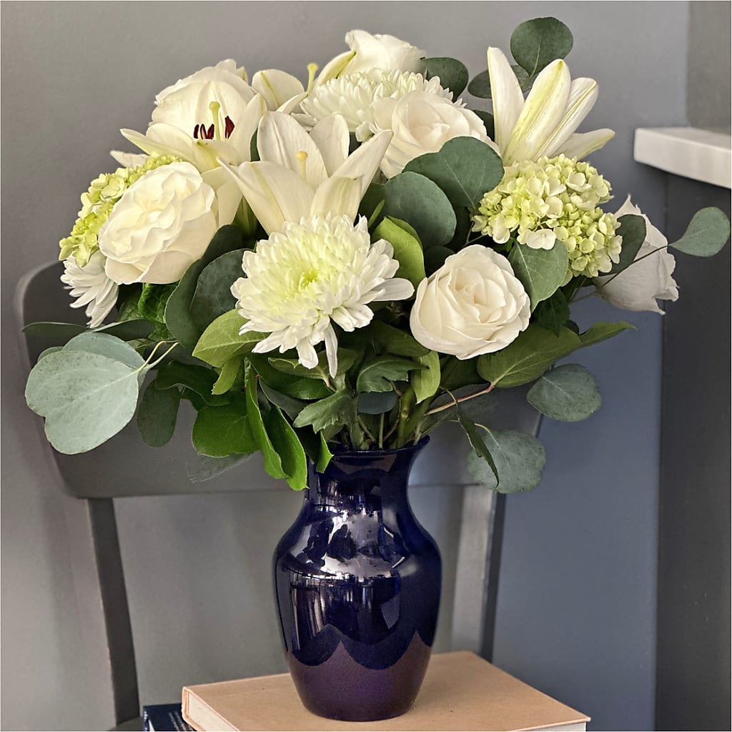 Snowy Dreams Bouquet –  Flowers On The Vine - Parma, Parma OH