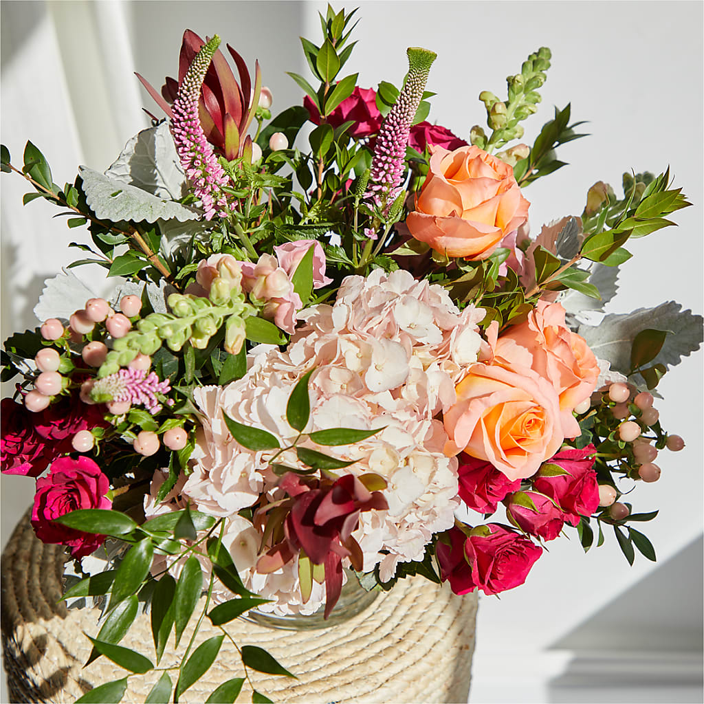 Glitz & Glam Bouquet –  Flowers On The Vine - Parma, Parma OH