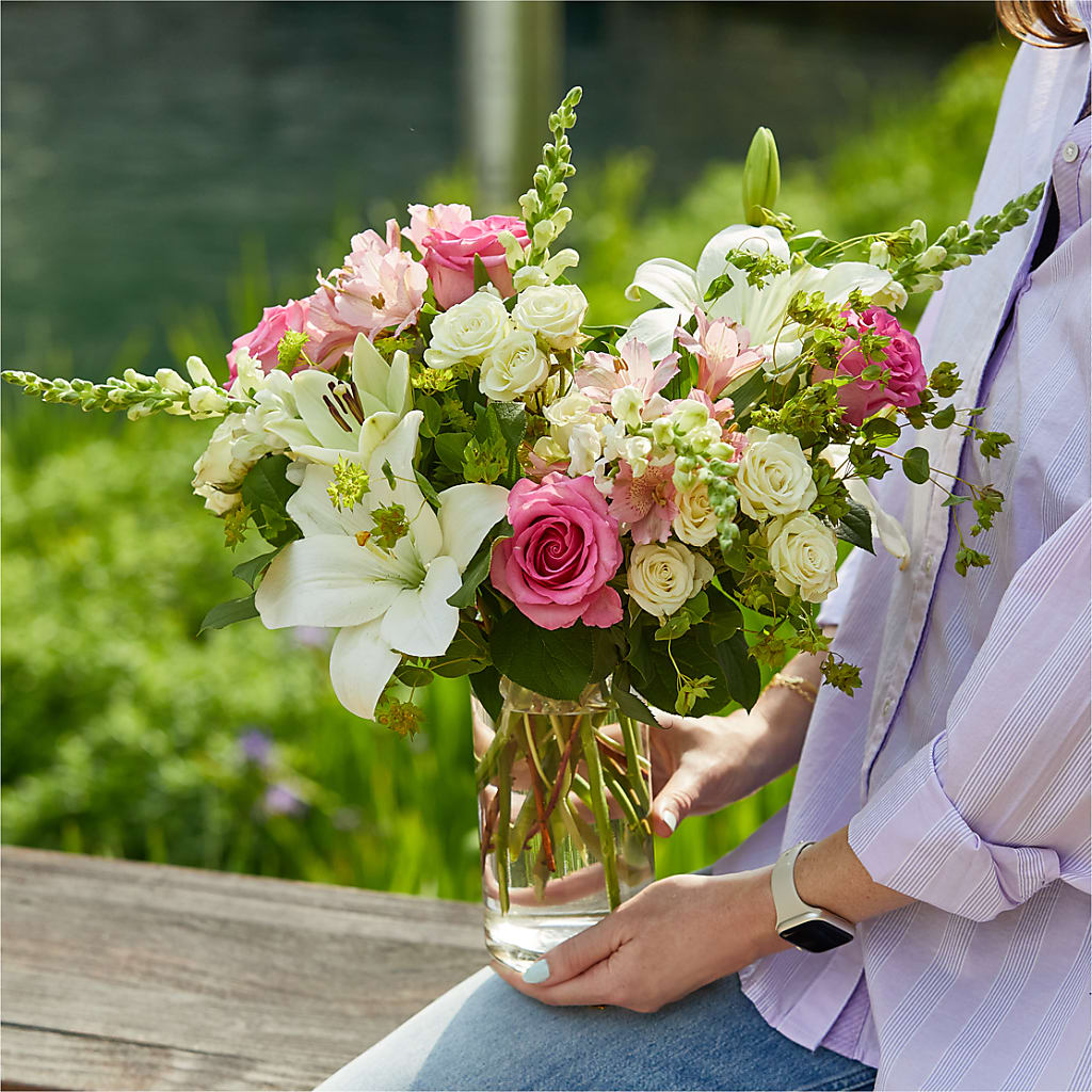 Fondly Bouquet –  Flowers On The Vine - Parma, Parma OH